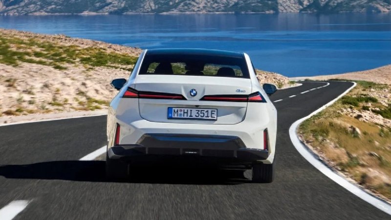 BMW i3 поступил в продажу раньше срока на фоне высокого спроса BMW i3 поступил в продажу раньше срока на фоне высокого спроса