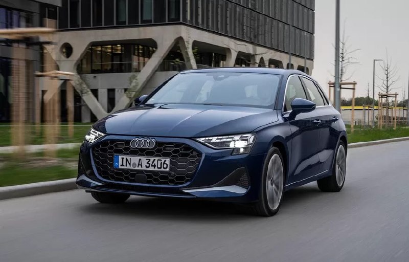 Audi представила обновленный A3 с новым салоном и расширенными функциями помощи