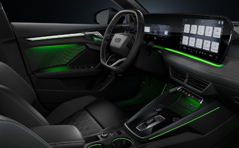 Audi представила обновленный A3 с новым салоном и расширенными функциями помощи