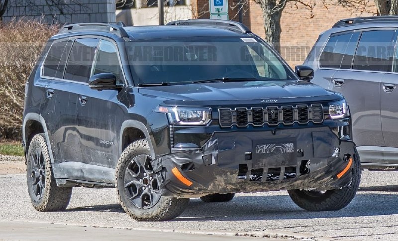 Jeep готовит внедорожный Cherokee Trailhawk