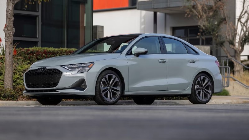 Audi A3 получила полностью новый салон без физических кнопок