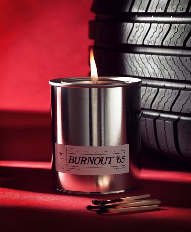 Ford создал свечу с ароматом гоночного трека Burnout ’65 Ford создал свечу с ароматом гоночного трека Burnout ’65