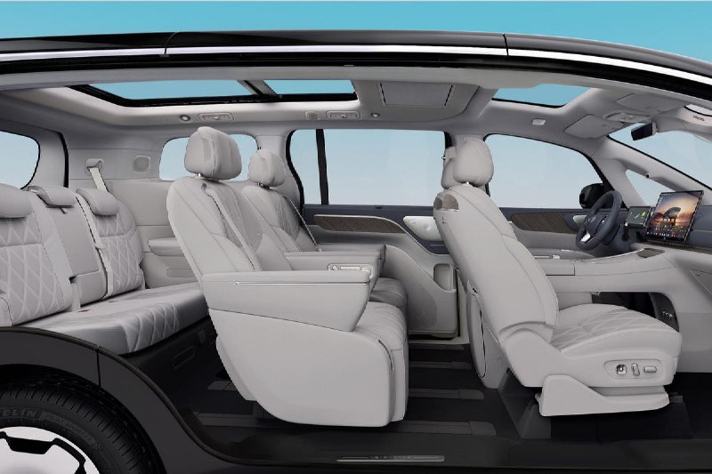 Leapmotor начал продажи нового минивэна D99 в Китае Leapmotor начал продажи нового минивэна D99 в Китае
