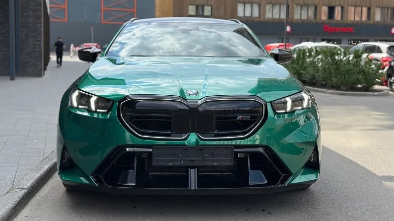 Эксклюзивный BMW M5 Touring 2025 года продается в Москве за 21,7 млн рублей Эксклюзивный BMW M5 Touring 2025 года продается в Москве за 21,7 млн рублей