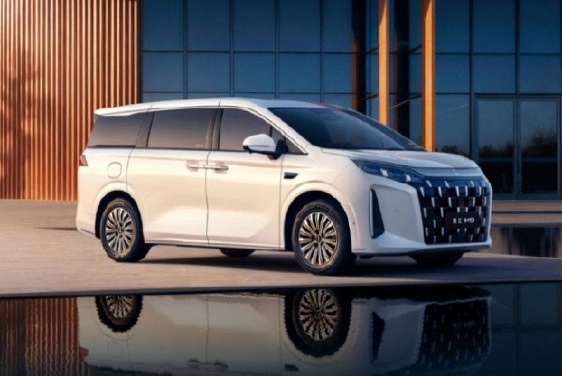 BYD представила корпоративный минивэн Linghui M9 в Китае BYD представила корпоративный минивэн Linghui M9 в Китае