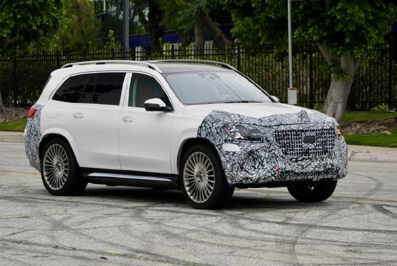 Обновленный Mercedes-Maybach GLS замечен на тестах Обновленный Mercedes-Maybach GLS замечен на тестах