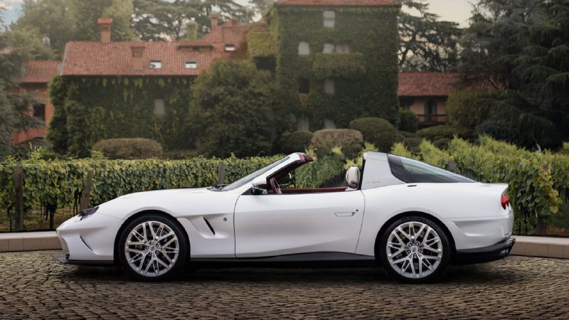 Touring Superleggera представила Veloce12 Aperta – уникальную таргу на базе Ferrari 550