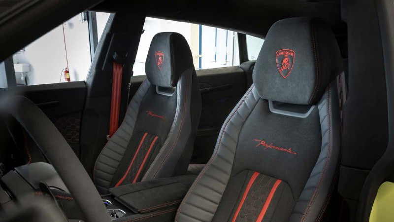 Lamborghini Urus SE Performante: самый мощный кроссовер марки