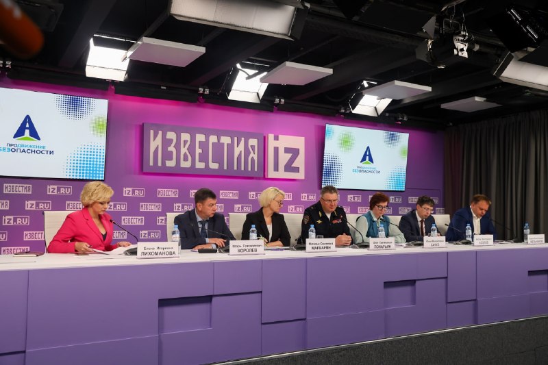 Социальная кампания по безопасности на перекрестках стартовала в 40 регионах России Социальная кампания по безопасности на перекрестках стартовала в 40 регионах России