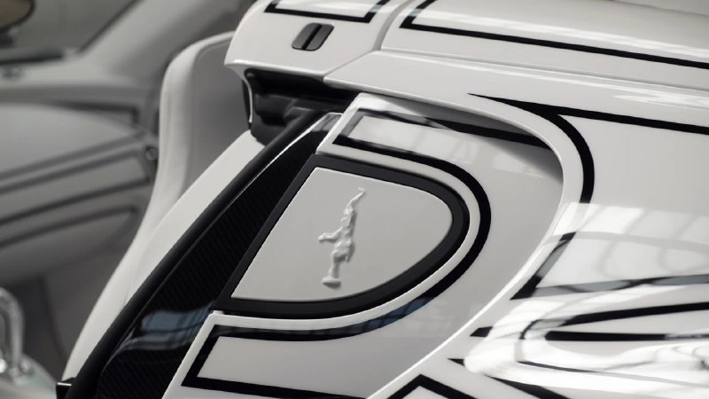 Bugatti W16 Mistral Blanc Eternel: гиперкар в стиле карандашного наброска и фарфора Bugatti W16 Mistral Blanc Eternel: гиперкар в стиле карандашного наброска и фарфора
