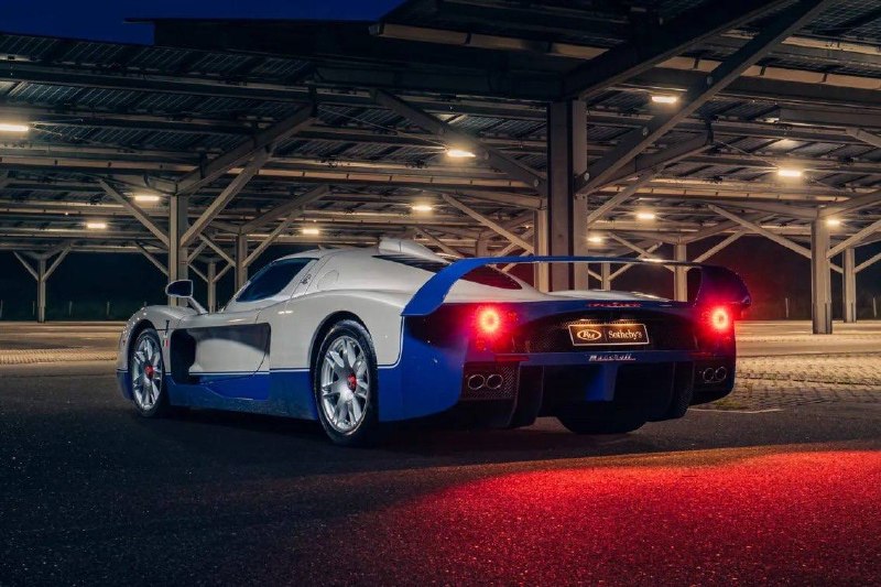 Редкий Maserati MC12 с пробегом 2024 км уйдет с молотка Редкий Maserati MC12 с пробегом 2024 км уйдет с молотка