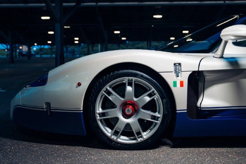 Редкий Maserati MC12 с пробегом 2024 км уйдет с молотка Редкий Maserati MC12 с пробегом 2024 км уйдет с молотка
