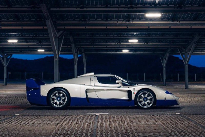 Редкий Maserati MC12 с пробегом 2024 км уйдет с молотка Редкий Maserati MC12 с пробегом 2024 км уйдет с молотка