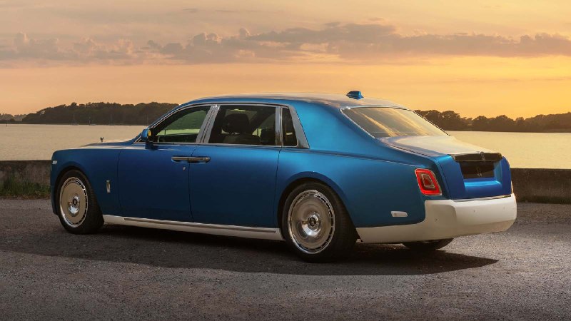 Rolls-Royce представил уникальный Phantom Regatta в морском стиле Rolls-Royce представил уникальный Phantom Regatta в морском стиле
