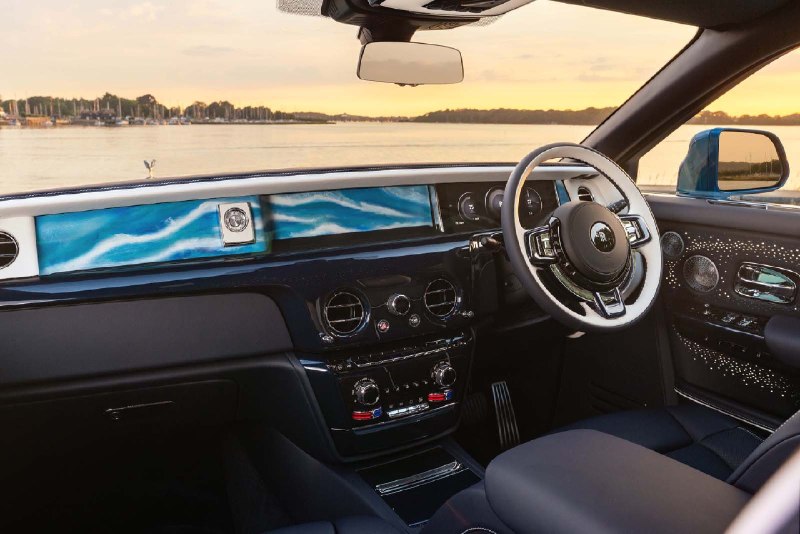 Rolls-Royce представил уникальный Phantom Regatta в морском стиле Rolls-Royce представил уникальный Phantom Regatta в морском стиле