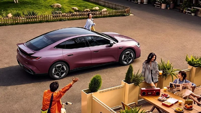 Geely представила электрический седан Galaxy TT — конкурента Xiaomi SU7 с запасом хода до 725 км Geely представила электрический седан Galaxy TT — конкурента Xiaomi SU7 с запасом хода до 725 км