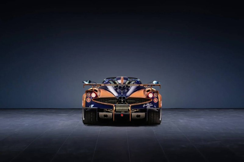 Pagani Huayra 70 Derecho: редкий родстер с V12 и механикой к юбилею основателя Pagani Huayra 70 Derecho: редкий родстер с V12 и механикой к юбилею основателя