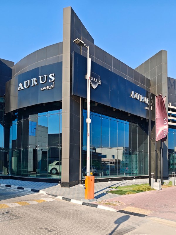 Автосалон Aurus в Дубае так и не начал работу спустя 10 месяцев
