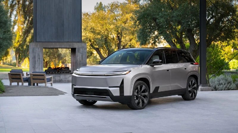 Запуск электрокроссовера Toyota Highlander отложен до 2027 года Запуск электрокроссовера Toyota Highlander отложен до 2027 года