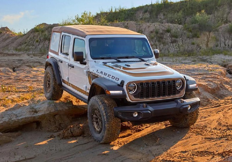 Новый Jeep Wrangler Laredo: ретростиль и улучшенная внедорожная подготовка Новый Jeep Wrangler Laredo: ретростиль и улучшенная внедорожная подготовка