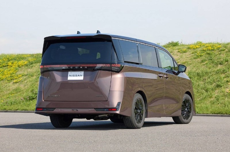 Nissan готовит конкурента Toyota Alphard Nissan готовит конкурента Toyota Alphard