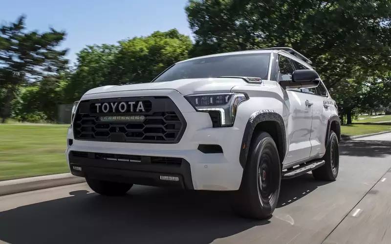 Toyota Sequoia третьего поколения появилась в России Toyota Sequoia третьего поколения появилась в России