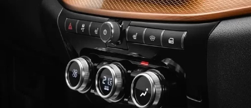 Lada Vesta получила климат-контроль и телематику Lada Connect Старт