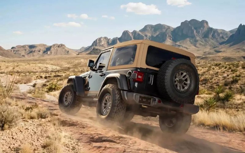 Jeep Wrangler Laredo вернулся, чтобы покорять пустыни Jeep Wrangler Laredo вернулся, чтобы покорять пустыни