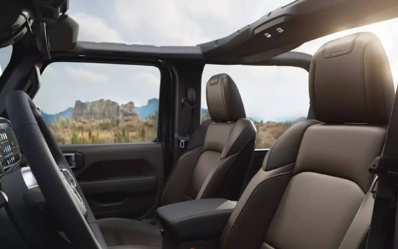 Jeep Wrangler Laredo вернулся, чтобы покорять пустыни Jeep Wrangler Laredo вернулся, чтобы покорять пустыни