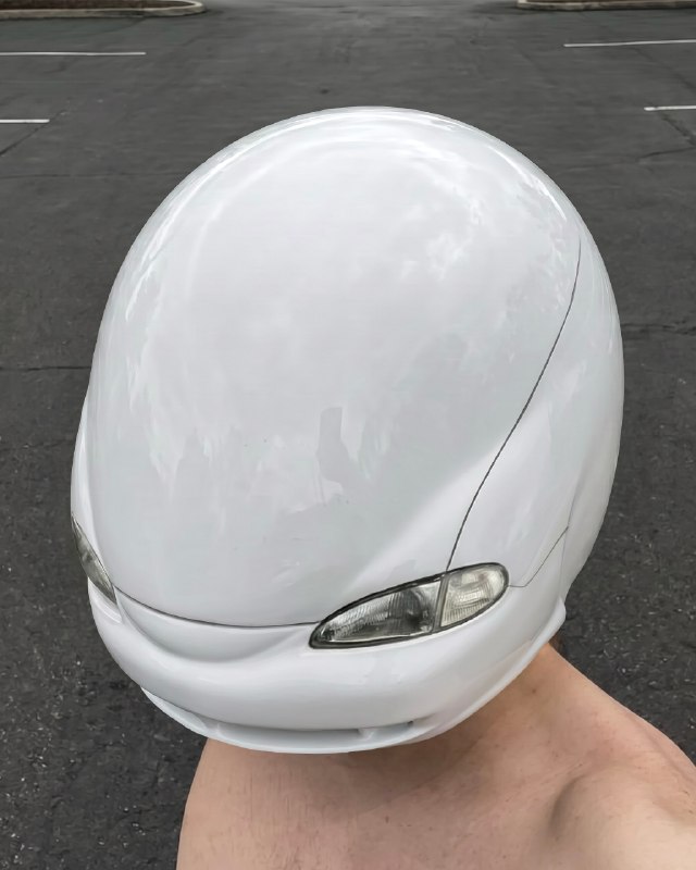В Корее создали головной убор в виде Hyundai Avante 90-х В Корее создали головной убор в виде Hyundai Avante 90-х