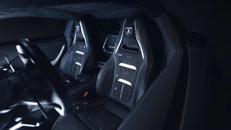 Lamborghini представила эксклюзивные суперкары Temerario в стиле итальянских костюмов Lamborghini представила эксклюзивные суперкары Temerario в стиле итальянских костюмов