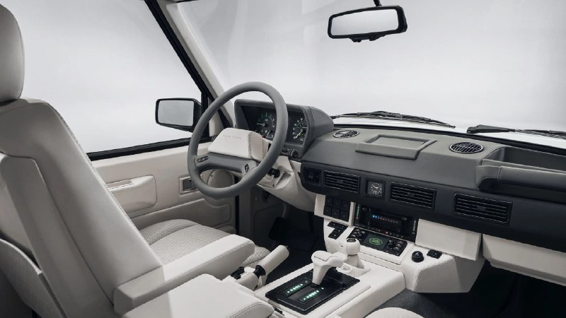Классический Range Rover превратили в копию нового SV Ultra
