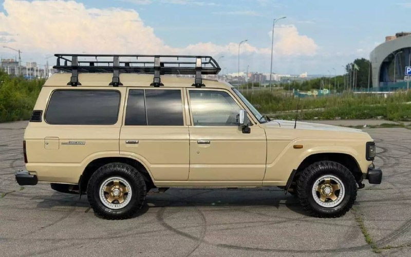 Легендарный Toyota Land Cruiser 60 продают за 1,9 млн рублей