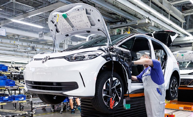 Volkswagen может сократить до 140 тысяч работников Volkswagen может сократить до 140 тысяч работников