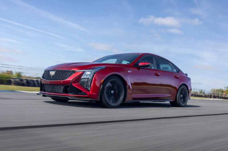 Cadillac вернет XT6 и оставит V8 для CT5-V Blackwing
