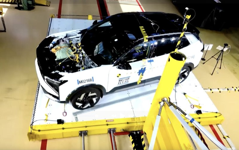 LADA Azimut прошёл дополнительный краш-тест об столб: водитель не пострадал LADA Azimut прошёл дополнительный краш-тест об столб: водитель не пострадал