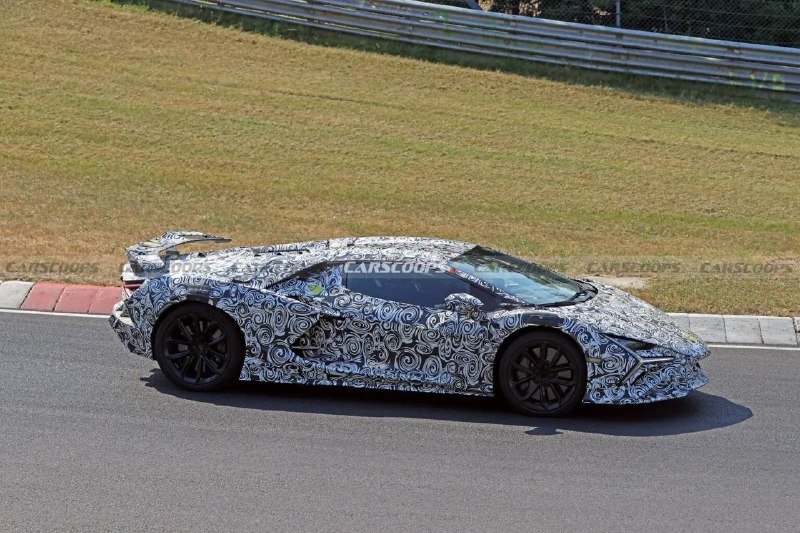 Lamborghini Revuelto SV: Еще более безумная версия замечена на Нюрбургринге