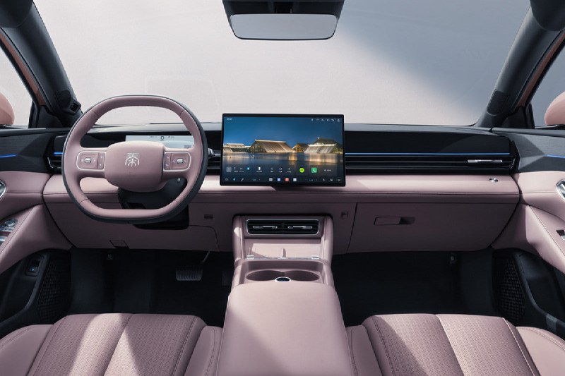 BYD Qin Max станет флагманом семейства доступных седанов
