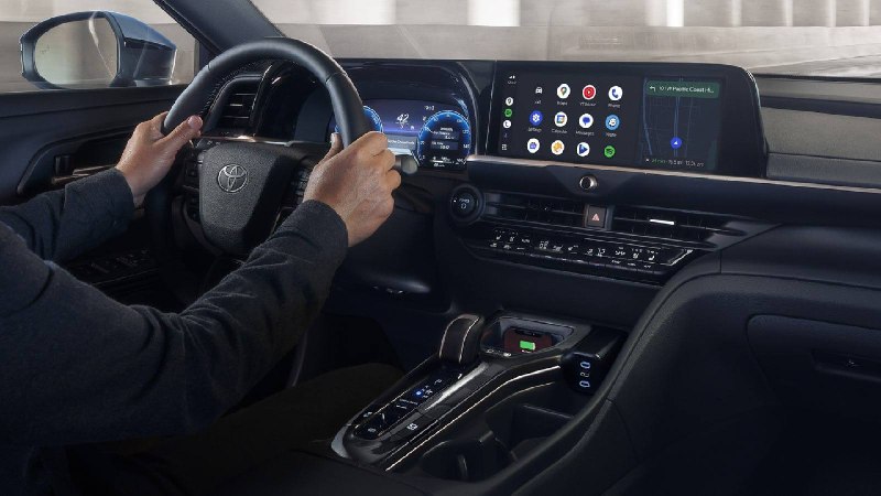 Toyota Crown обновлён: новый дизайн и улучшенный гибрид Toyota Crown обновлён: новый дизайн и улучшенный гибрид