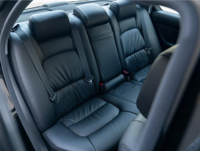 Lexus LS 400 2000 года с пробегом 2400 км выставлен на аукцион в США