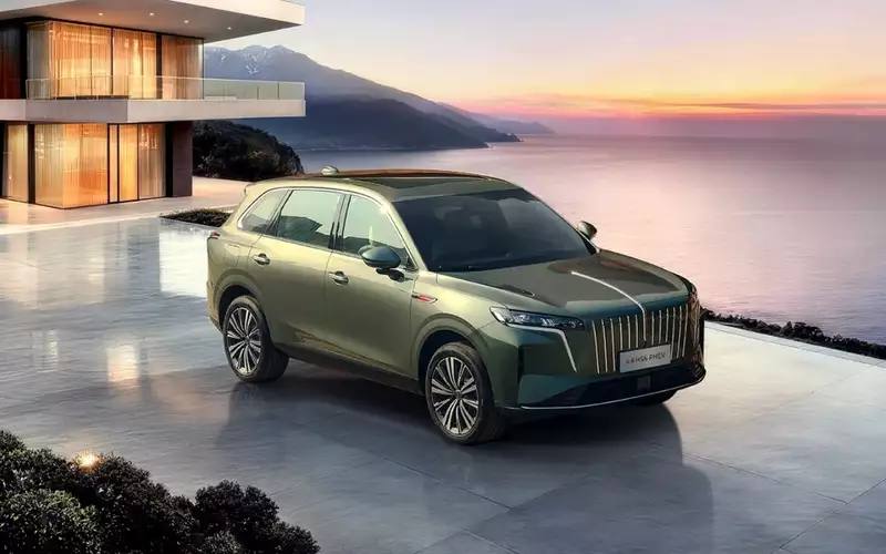 Hongqi HS6: гибридный кроссовер с рекордным запасом хода появится в России в 2027 году Hongqi HS6: гибридный кроссовер с рекордным запасом хода появится в России в 2027 году