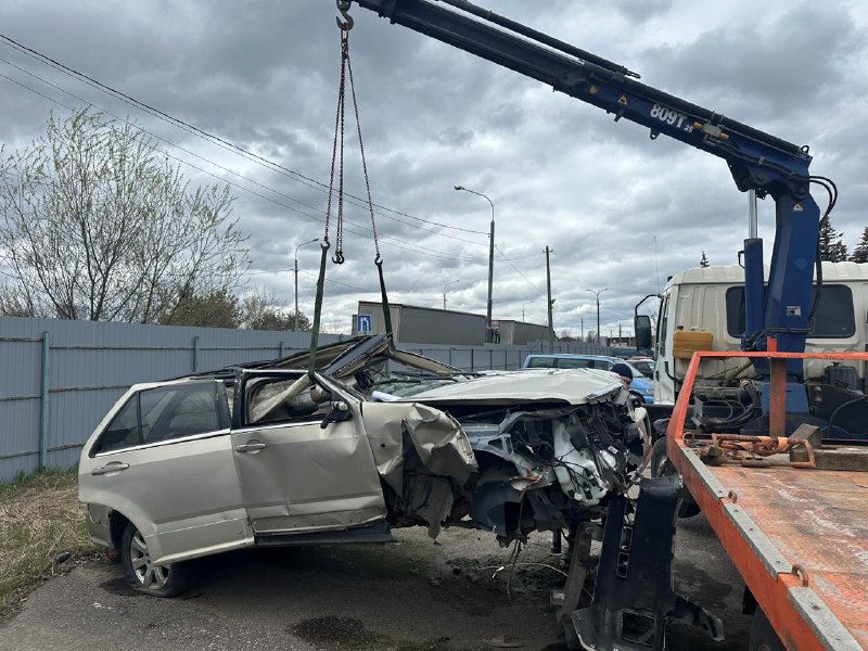 Багги из Cadillac SRX: превращение разбитого авто в рок-баунсер Багги из Cadillac SRX: превращение разбитого авто в рок-баунсер