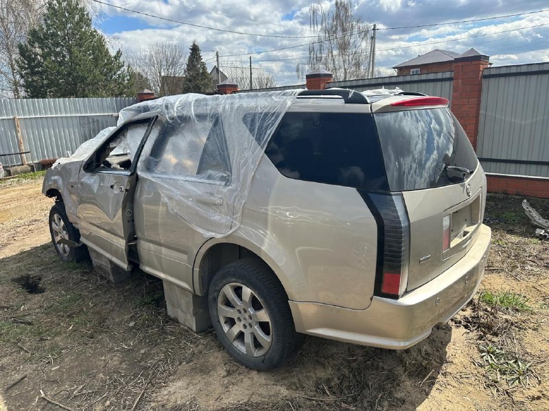 Багги из Cadillac SRX: превращение разбитого авто в рок-баунсер Багги из Cadillac SRX: превращение разбитого авто в рок-баунсер