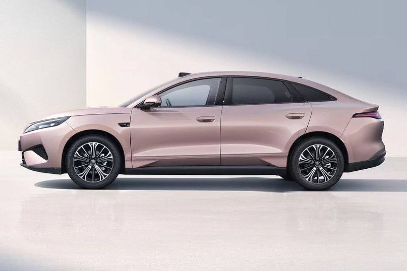 BYD Qin Max: флагманский седан с гибридной и электрической версиями BYD Qin Max: флагманский седан с гибридной и электрической версиями