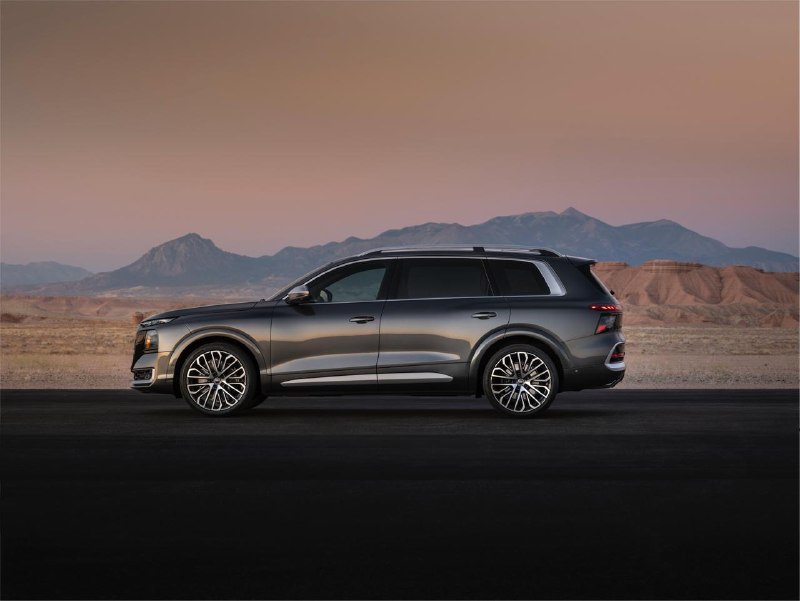 Audi представила новый флагманский кроссовер Q9