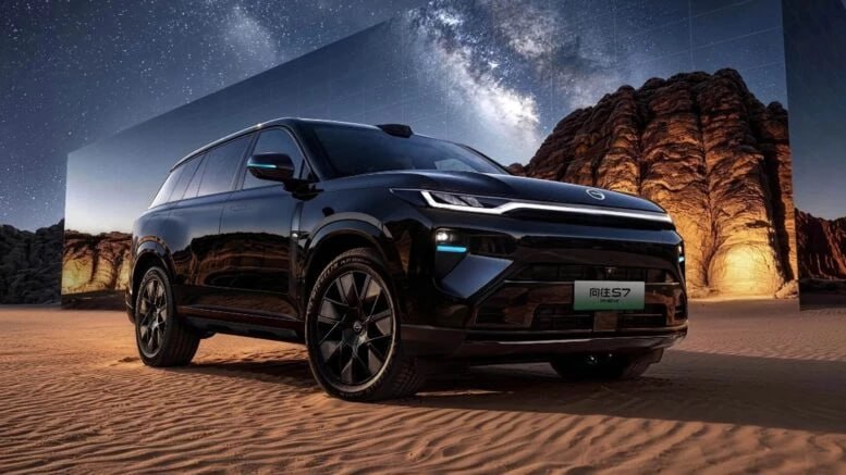 В Китае могут запретить бирюзовые фонарики на автомобилях с автопилотом В Китае могут запретить бирюзовые фонарики на автомобилях с автопилотом