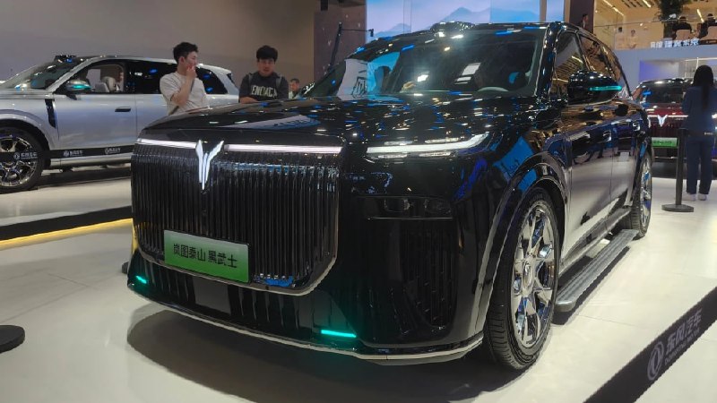 В Китае могут запретить бирюзовые фонарики на автомобилях с автопилотом В Китае могут запретить бирюзовые фонарики на автомобилях с автопилотом