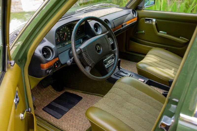 Универсал Mercedes-Benz W123 1979 года с пробегом 6100 км оценили в $160 000