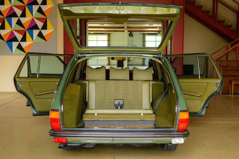 Универсал Mercedes-Benz W123 1979 года с пробегом 6100 км оценили в $160 000
