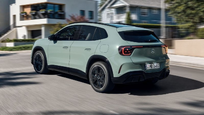 Mercedes-Benz представил новый GLA: больше и технологичнее Mercedes-Benz представил новый GLA: больше и технологичнее
